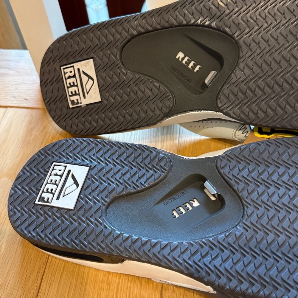 REEF men’s Fanning Low Flip Flop Sandals With Bottle Opener